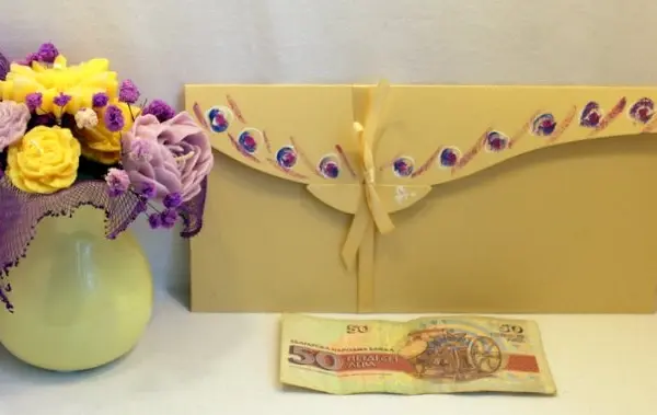 "Пликове за пари"с нарисувани цветен Арт.