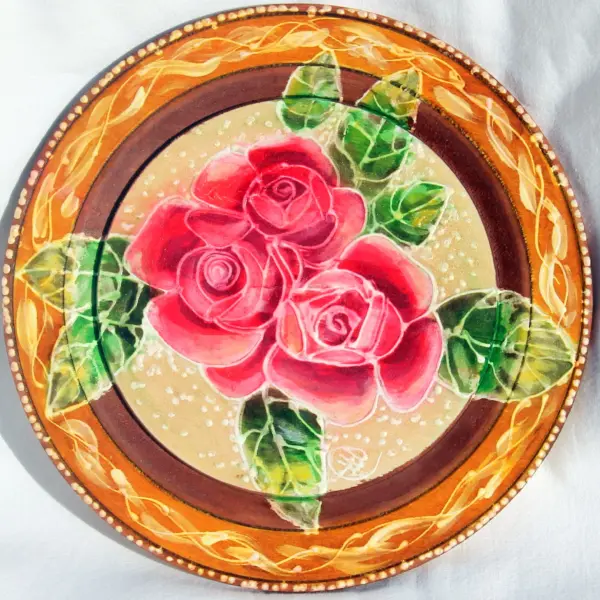 "Рози"-Дървена чиния.