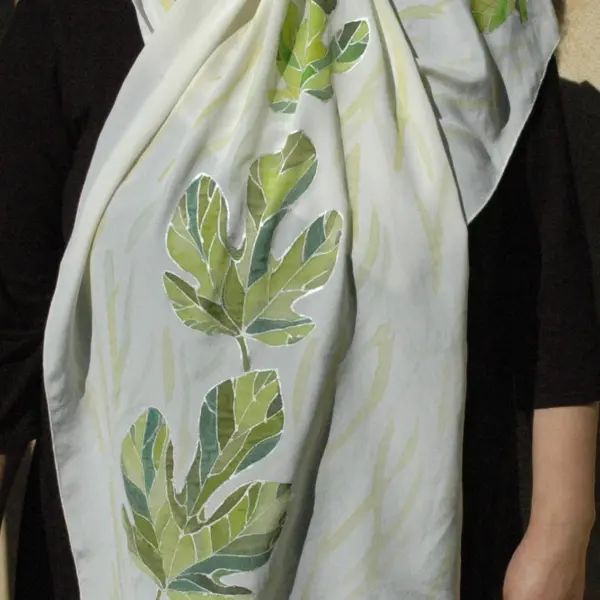 Копринен шал с нарисувани"Смокинови листа"р-р 140/40см.