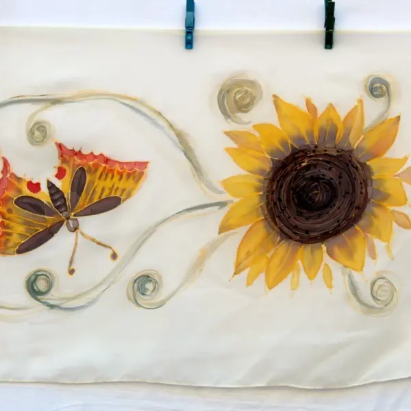 Копринен шал с нарисувани"Пеперуда и Слънчоглед"р-р 140/40см.