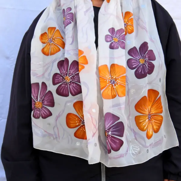 Копринен шал с нарисувани"Лилави и Оранжеви цветя"р-р 140/40см.